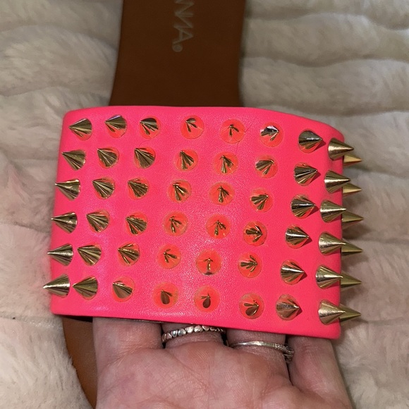 Size 7 neon pink gold spiked slides - Picture 4 of 4